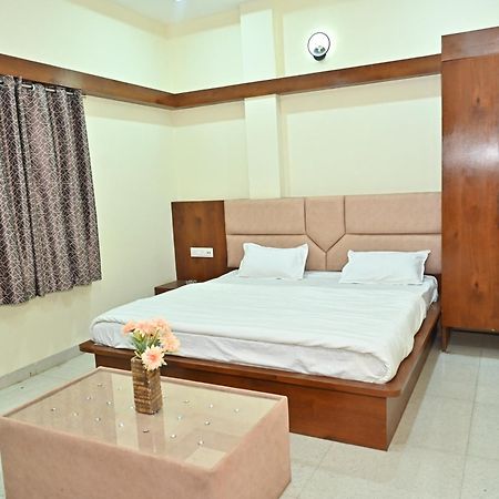 Indore Palace Bagian luar foto