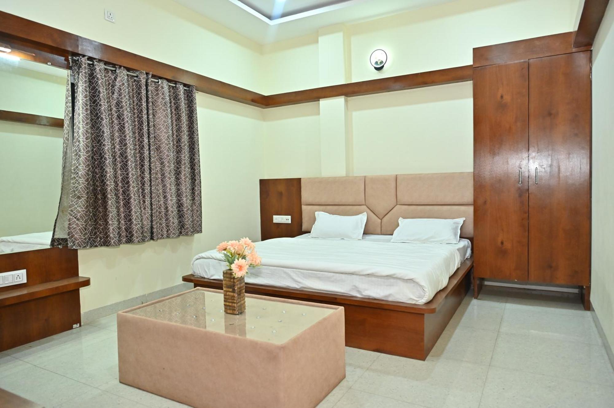 Indore Palace Bagian luar foto