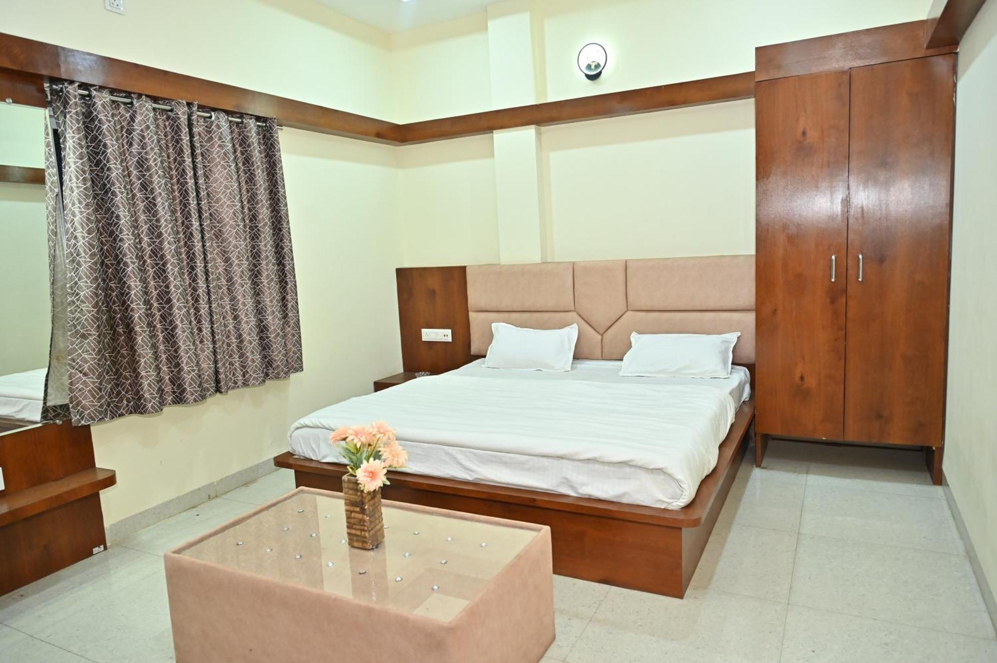 Indore Palace Bagian luar foto