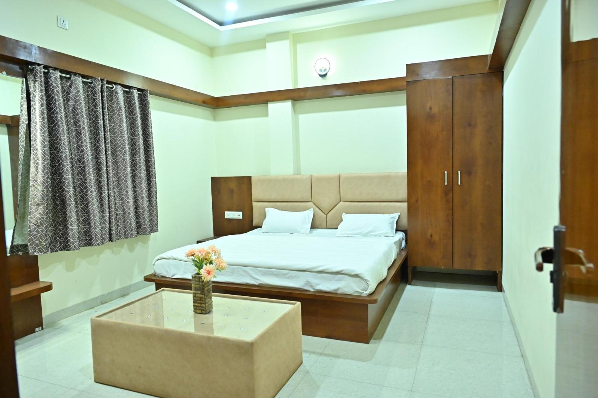 Indore Palace Bagian luar foto